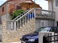Parking lot - Apartments 598 Parking lot Vrboska (Hvar) - Accommodation 598 - Apartments with rocky beach.