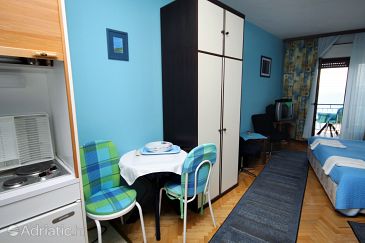 Dining room Lokva Rogoznica, Dining room u smještaju tipa studio-apartment, dopusteni kucni ljubimci i WIFI.
