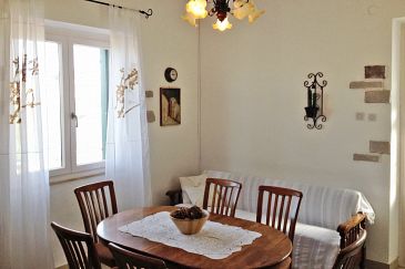 Dining room Postira, Dining room u smještaju tipa house, dostupna klima i WIFI.