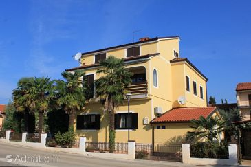 Property - Apartments 6095 Property Umag (Umag) - Accommodation 6095 - Apartments near sea with sandy beach.