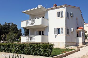 Property - Apartments 6109 Property Petrčane (Zadar) - Accommodation 6109 - Apartments near sea with pebble beach.