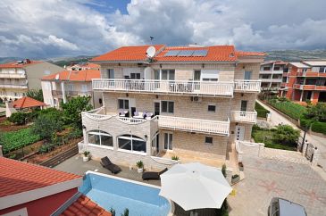 Property - Apartments 6118 Property Kaštel Štafilić (Kaštela) - Accommodation 6118 - Apartments with pebble beach.