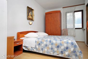 Bedroom Petrčane, Bedroom u smještaju tipa room, dostupna klima i WIFI.