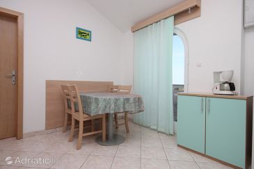 Dining room Jakišnica, Dining room u smještaju tipa apartment, dostupna klima, dopusteni kucni ljubimci i WIFI.