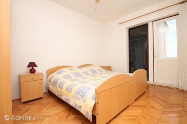 Bedroom Povljana, Bedroom u smještaju tipa room, dopusteni kucni ljubimci i WIFI.