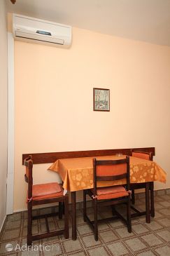 Dining room Novalja, Dining room u smještaju tipa apartment, dostupna klima i WIFI.