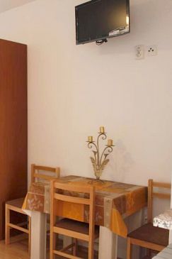 Dining room Metajna, Dining room u smještaju tipa studio-apartment, WIFI.