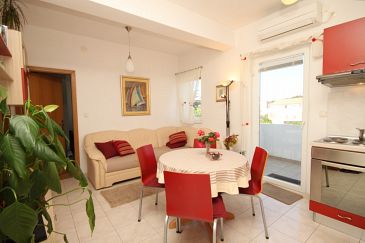 Dining room Murter, Dining room u smještaju tipa apartment, dostupna klima i WIFI.
