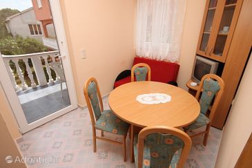 Dining room Novalja, Dining room u smještaju tipa apartment, dostupna klima.