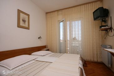 Bedroom Novalja, Bedroom u smještaju tipa room, WIFI.