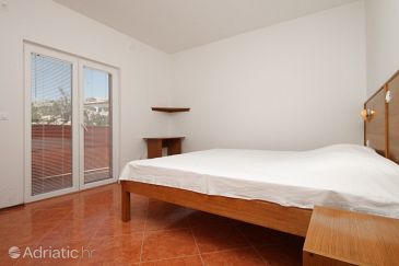 Bedroom Metajna, Bedroom u smještaju tipa room, dostupna klima i WIFI.