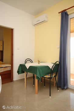 Dining room Starigrad, Dining room u smještaju tipa apartment, dostupna klima, dopusteni kucni ljubimci i WIFI.