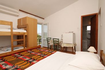 Room S-6622-a - Apartments and Rooms Starigrad (Paklenica) - 6622