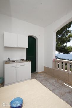 Kitchen Brela, Kitchen u smještaju tipa studio-apartment, dopusteni kucni ljubimci i WIFI.