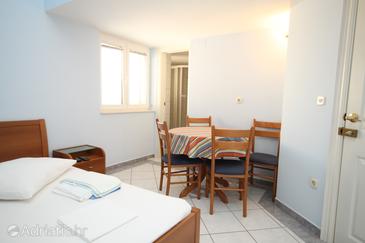 Dining room Makarska, Dining room u smještaju tipa studio-apartment, WIFI.