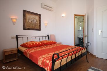 Bedroom Baška Voda, Bedroom u smještaju tipa room, dostupna klima i WIFI.