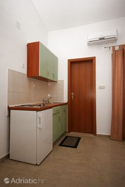 Kitchen Gradac, Kitchen u smještaju tipa studio-apartment, WIFI.