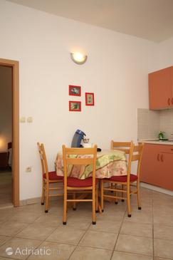 Dining room Podgora, Dining room u smještaju tipa apartment, dostupna klima, dopusteni kucni ljubimci i WIFI.