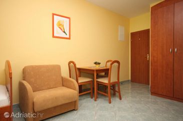 Dining room Sućuraj, Dining room u smještaju tipa studio-apartment, dopusteni kucni ljubimci i WIFI.