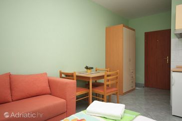 Dining room Sućuraj, Dining room u smještaju tipa studio-apartment, dopusteni kucni ljubimci i WIFI.