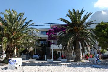 Property - Apartments 6746 Property Bratuš (Makarska) - Accommodation 6746 - Apartments near sea with pebble beach.