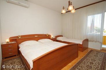 Room S-6778-a - Apartments and Rooms Makarska (Makarska) - 6778