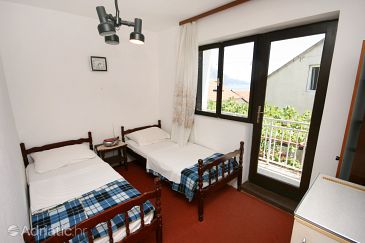 Bedroom Podaca, Bedroom u smještaju tipa room, dopusteni kucni ljubimci i WIFI.