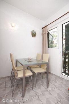 Dining room Tučepi, Dining room u smještaju tipa studio-apartment, WIFI.