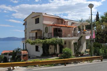 Property - Apartments 6867 Property Brist (Makarska) - Accommodation 6867 - Apartments near sea with pebble beach.