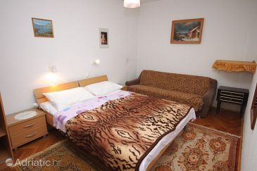 Bedroom Novigrad, Bedroom u smještaju tipa room, dopusteni kucni ljubimci i WIFI.