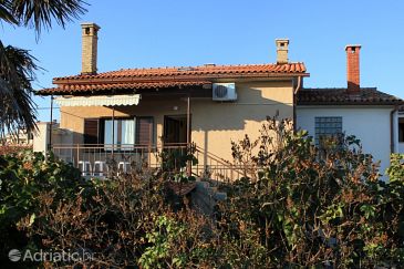 Property - Apartments 7036 Property Banjole (Pula) - Accommodation 7036 - Apartments with pebble beach.