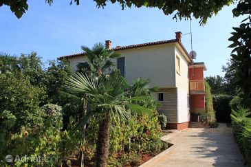 Property - Apartments 7124 Property Umag (Umag) - Accommodation 7124 - Apartments with sandy beach.