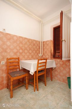 Dining room Novigrad, Dining room u smještaju tipa studio-apartment, dopusteni kucni ljubimci i WIFI.
