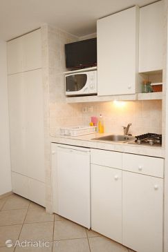 Kuchyně Bašanija, Kuchyně u smještaju tipa studio-apartment, dopusteni kucni ljubimci i WIFI.