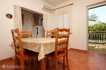 Jídelna Bašanija, Jídelna u smještaju tipa apartment, dostupna klima i WIFI.