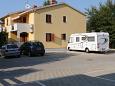 Parking lot - Apartments 7161 Parking lot Đuba (Umag) - Accommodation 7161 - Apartments with rocky beach.