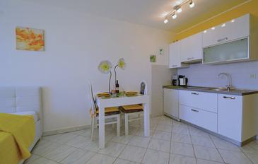 Dining room Rabac, Dining room u smještaju tipa studio-apartment, dopusteni kucni ljubimci i WIFI.