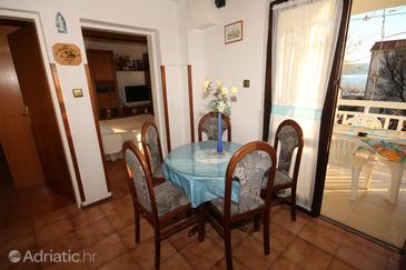 Dining room Orij, Dining room u smještaju tipa apartment, dostupna klima i WIFI.