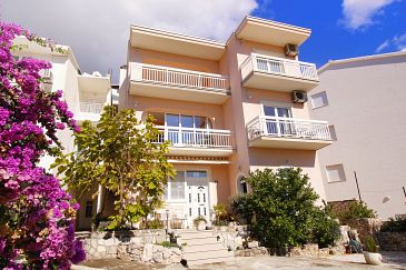 Property Duće, Omiš, Property 7576 - Apartments blizu mora with sandy beach.