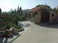 Parking lot - Apartments 758 Parking lot Sumartin (Brač) - Accommodation 758 - Apartments near sea with pebble beach.