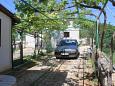 Parking lot Banjole, Pula, Parking lot 7624 - Apartments blizu mora with pebble beach.