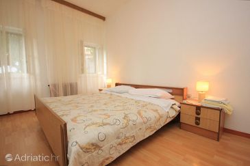 Bedroom Brseč, Bedroom u smještaju tipa room, dopusteni kucni ljubimci i WIFI.