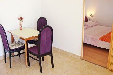 Dining room Ika, Dining room u smještaju tipa studio-apartment, dostupna klima i WIFI.
