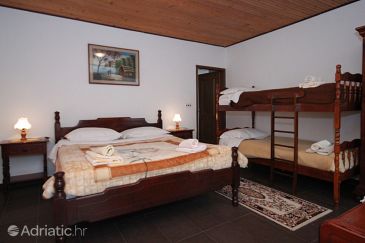 Bedroom Mošćenička Draga, Bedroom u smještaju tipa room, dostupna klima, dopusteni kucni ljubimci i WIFI.