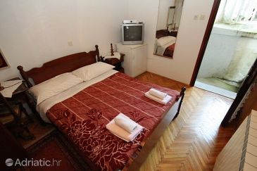 Bedroom Mošćenička Draga, Bedroom u smještaju tipa room, dopusteni kucni ljubimci i WIFI.
