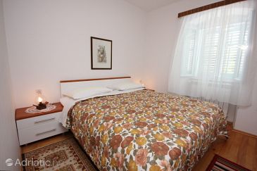 Bedroom Brseč, Bedroom u smještaju tipa room, WIFI.