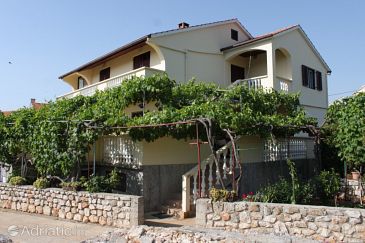 Property - Apartments 8136 Property Sali (Dugi otok) - Accommodation 8136 - Apartments with pebble beach.