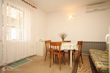 Dining room Sali, Dining room u smještaju tipa apartment, dostupna klima.
