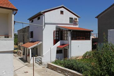 Property - Apartments 8179 Property Preko (Ugljan) - Accommodation 8179 - Apartments with pebble beach.