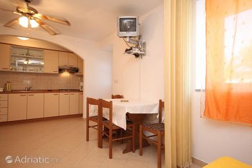 Dining room Kukljica, Dining room u smještaju tipa studio-apartment, dopusteni kucni ljubimci i WIFI.
